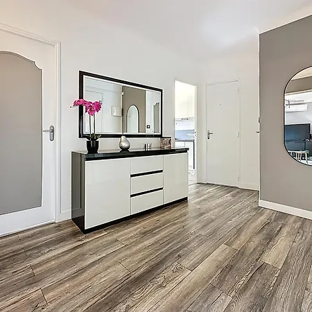 Beautiful 2 Bedroom 50m From Croisette 337 Cannes