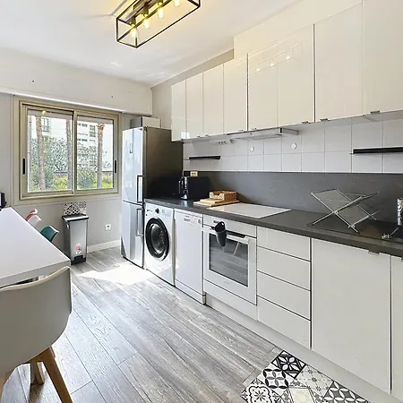 Beautiful 2 Bedroom 50m From Croisette 337 Cannes
