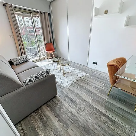 Beautiful 2 Bedroom 50m From Croisette 337 Cannes